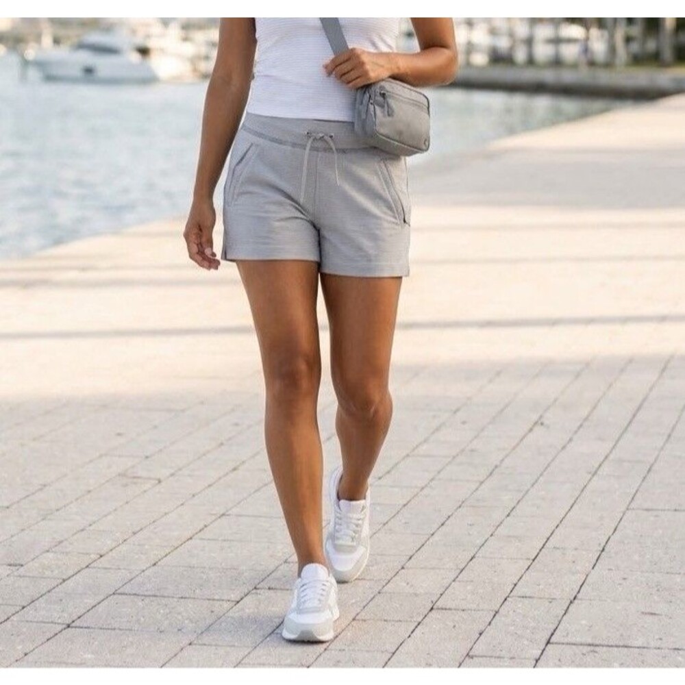 Athleta Modern Metro Shortie Shorts Womens XS Gray White Stripe Zip Pocket